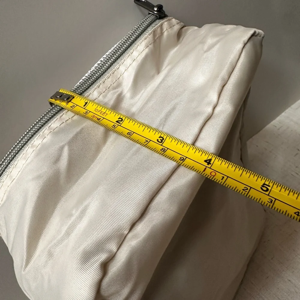 5️⃣Cream Garment Bag for Travel and Home